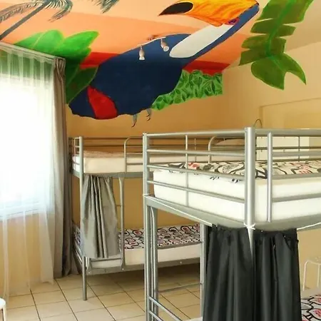 Park Hostel *