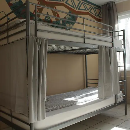 Park Hostel *