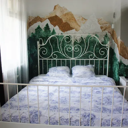 Park Hostel *