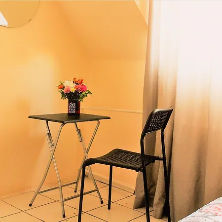 Park Hostel *
