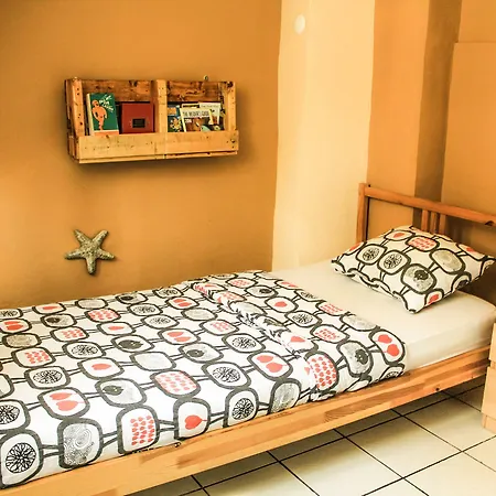 Park Hostel *