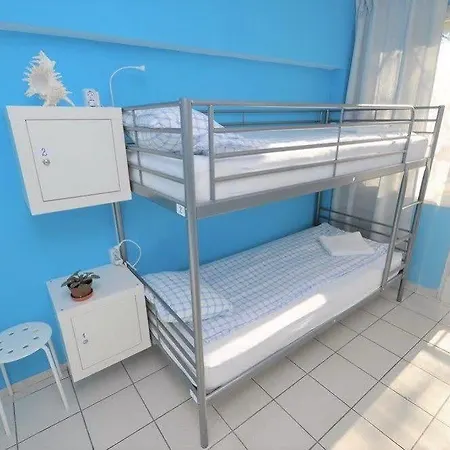 Park Hostel *